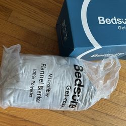 Bedsure Microfiber Flannel Blanket with Pom Poms 【Size Specification】 50 x 60 inches (approximately 127 x 152 cm), standard "Throw Size", perfectly su