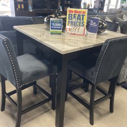 Stunning Dining Set! $699 🏠🚨