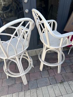 Bar stools free