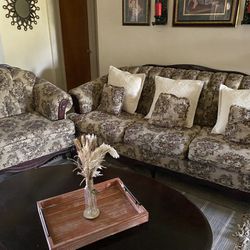 Sofas Set In Good Condicions