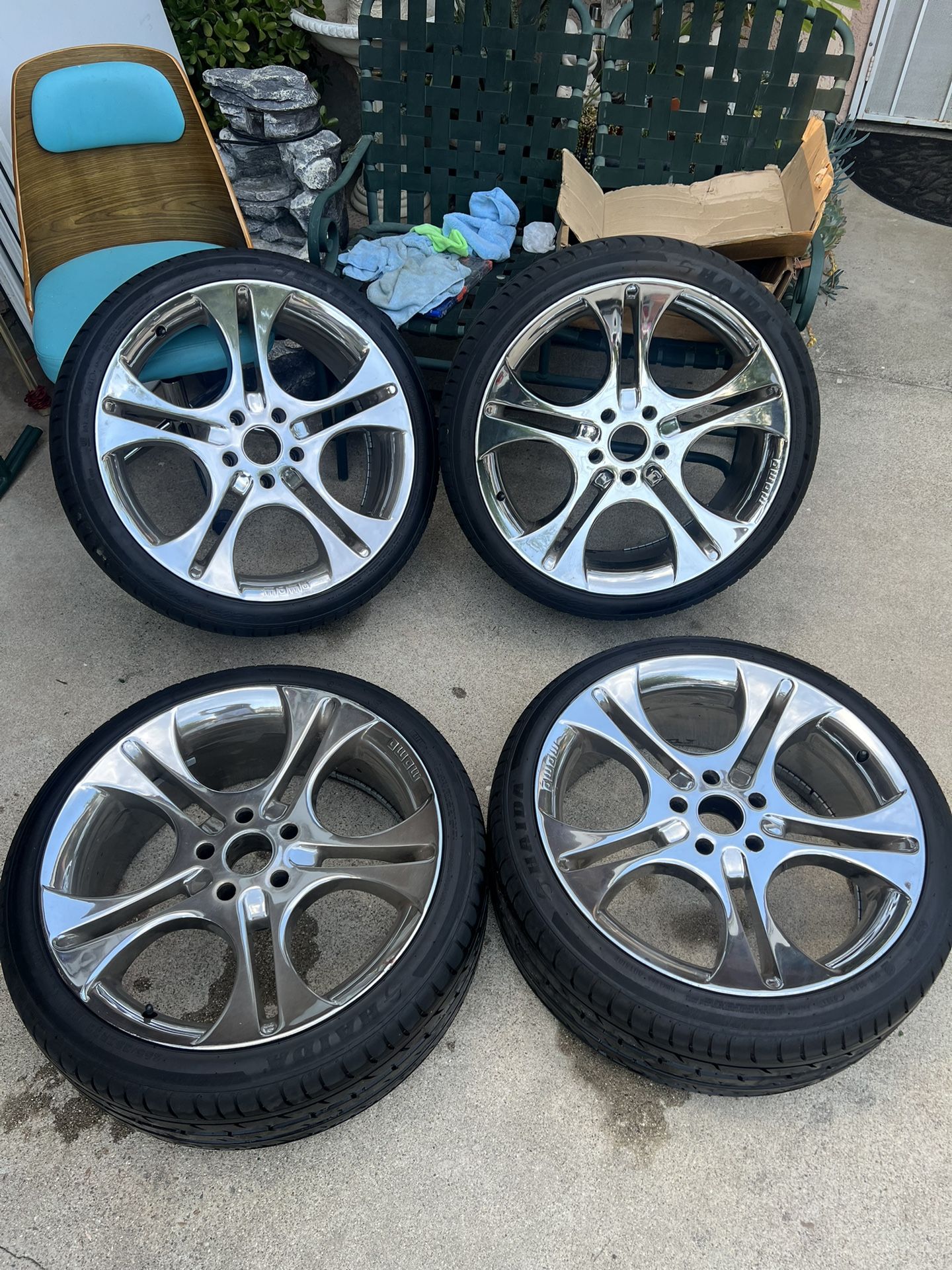 F150 5x135 22” Wheels & Tires