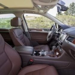 Diesel Luxury SUV Volkswagen Touareg 2013 Tows 9000lb