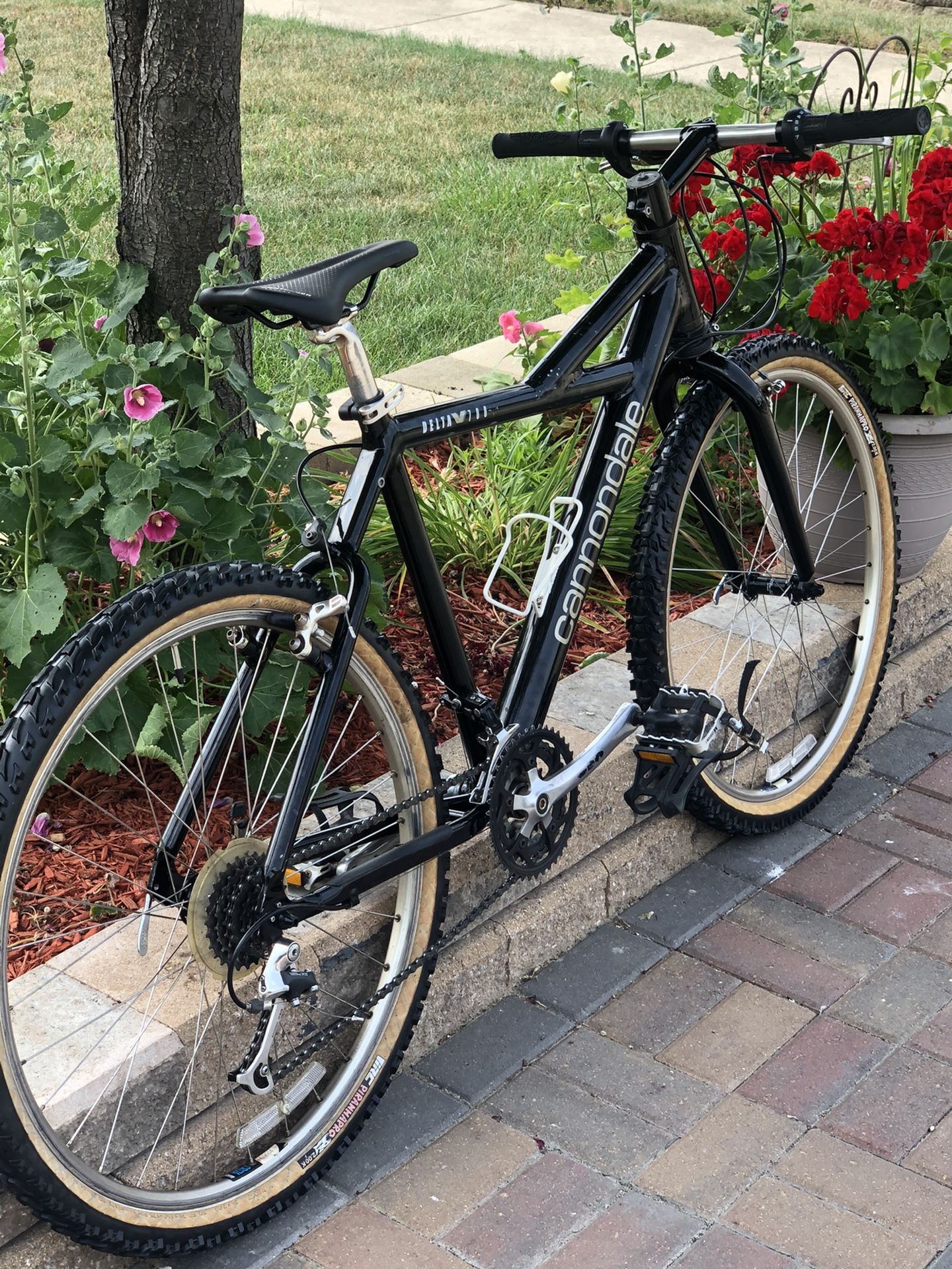 26” CANNONDALE DELTA V 700 Mountain bike.