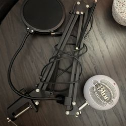 ‘Blue’ Snowball Microphone, Stand & Filter 