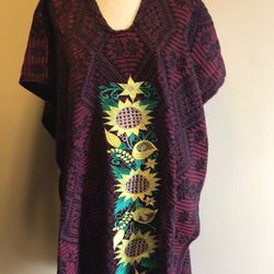 Beautiful Embroidered Mexican Poncho ~ Hermoso Poncho Artesanales Bordado
