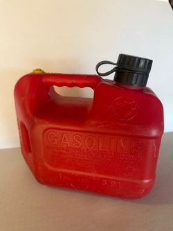 Blitz 1 Gallon Plastic Gasoline Can Excellent Condition ( Pickup Camino al norte and Tropical )