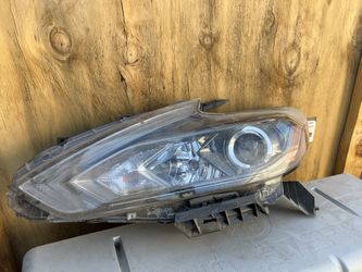 2018 Nissan Altima Headlight OEM  Driver Side 