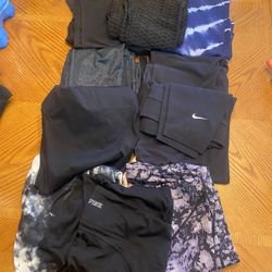 10 Pair Of XL Yoga Pants Nike , Pink, Amazon , Guess And Couple others Yoga pants 