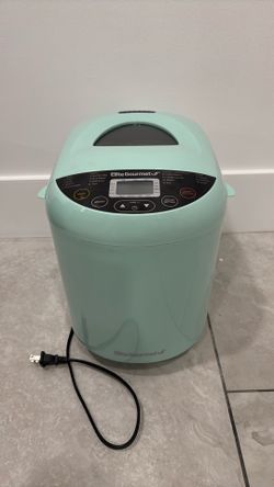 Elite Gourmet bread maker like new with accessories