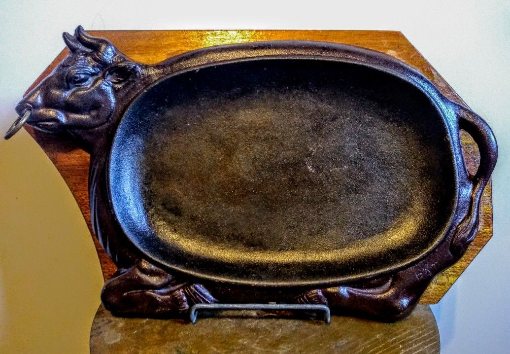 Vintage Cast Iron BULL Steak Plate/Sizzler w/ Wooden Trivet
