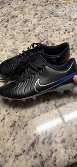 Nike soccer cleats 5.5 Y
