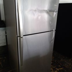 Silver Top Frezer Refrigerator Works Great 30 Days Warranty