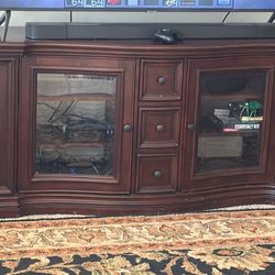 Elegant And Solid Tv Stand