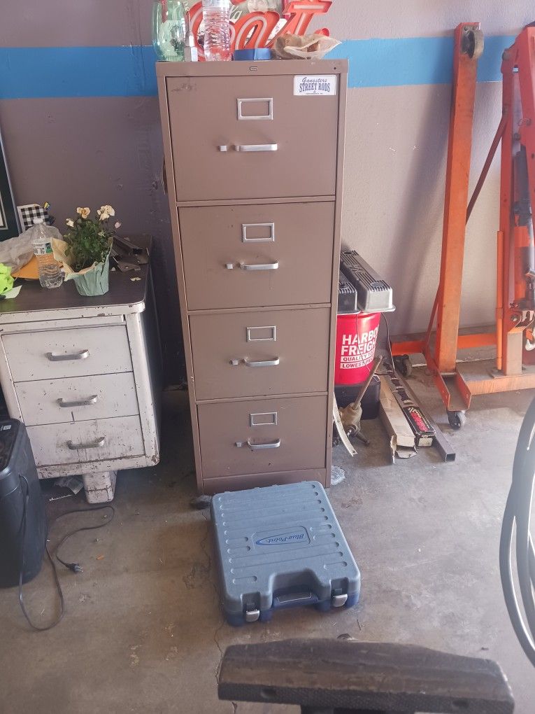 Metal 4 Drawer File Cabinet