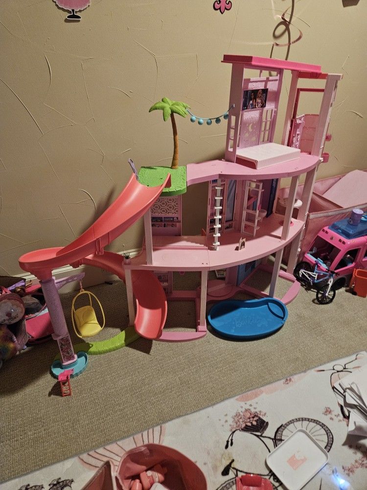Barbie Dream House And Tobbi