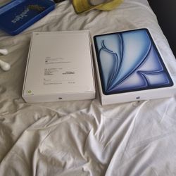 2  iPad Air 13" M3 Wifi And Cellular