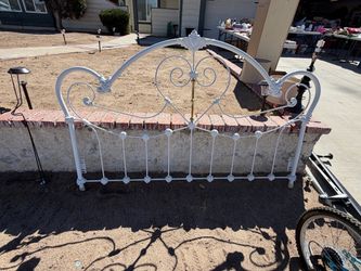 Metal bed frame