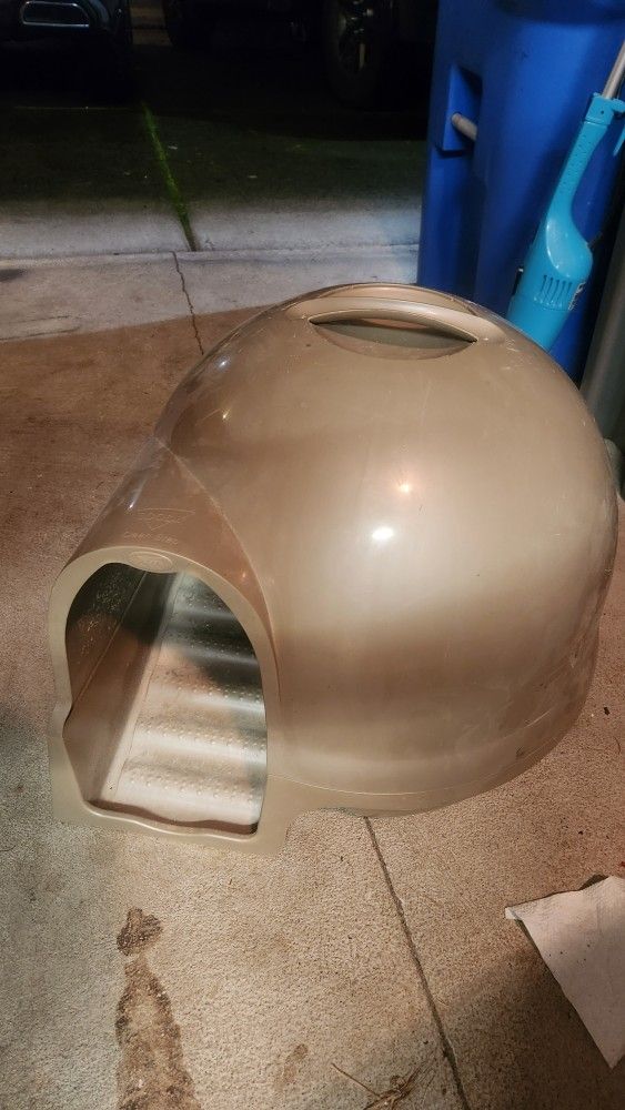 Free - Enclosed Cat Litter Box