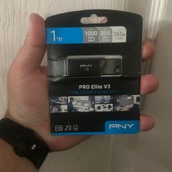 PNY Pro Elite V3 1TB Flash Drive *Brand new*