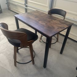 Beautiful 2-Piece Dining Set – Table + Swivel Chairs Table size: 37” x 24”