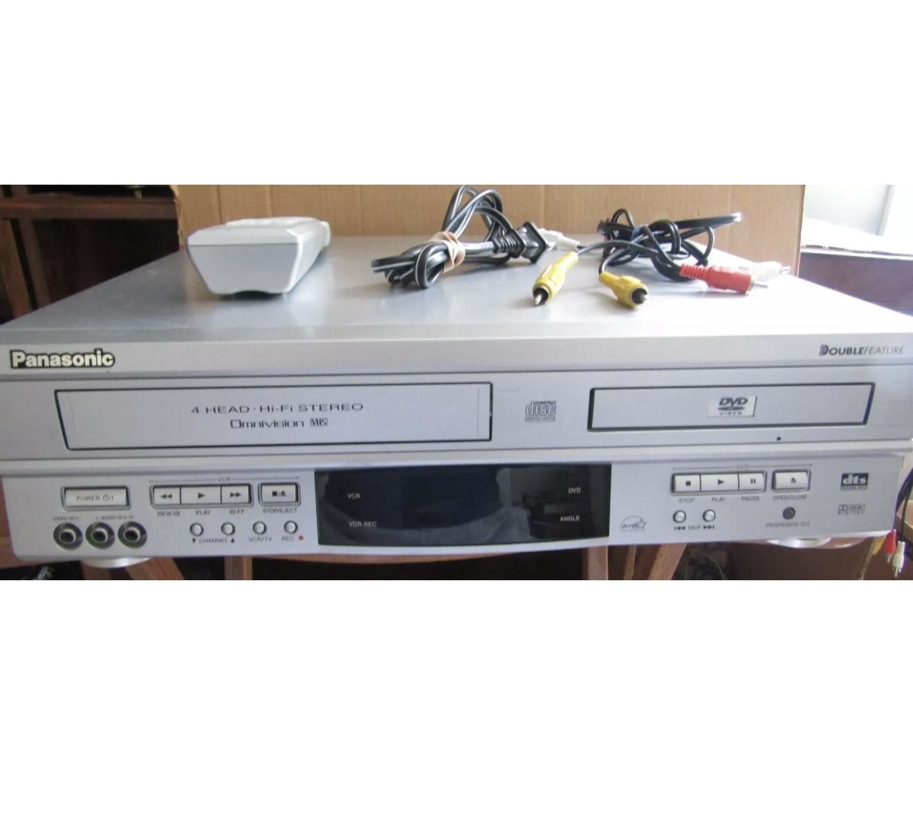 PANASONIC PV-D4752 DVD VCR COMBO VHS PLAYER RECORDER, A/V CABLE, REMOTE, TESTED