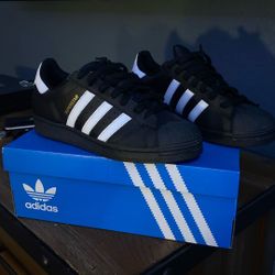 black adidas superstar size 7 1/2