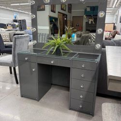 Vanity With Lights 🩶🩶🩶