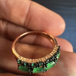 585 RG 14K Stamped Double Layer Emerald Green Sparkle Size 7 Ring