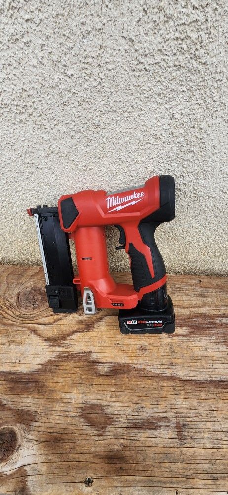 Milwaukee Finish Nailer 23 Gauge Tool Battery 3.0