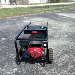 Generator 5000 Watts Running HONDA  Good Conditions .Delivery Lake  Worth Area Only! 