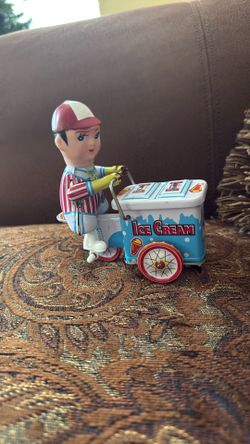 Vintage Tin Ice cream Vendor /wind Up