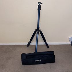 Camera Tripod Dolica Lightweight with Level