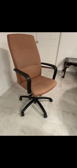 4 Office Adjustable and rolling chairs Each one $50
