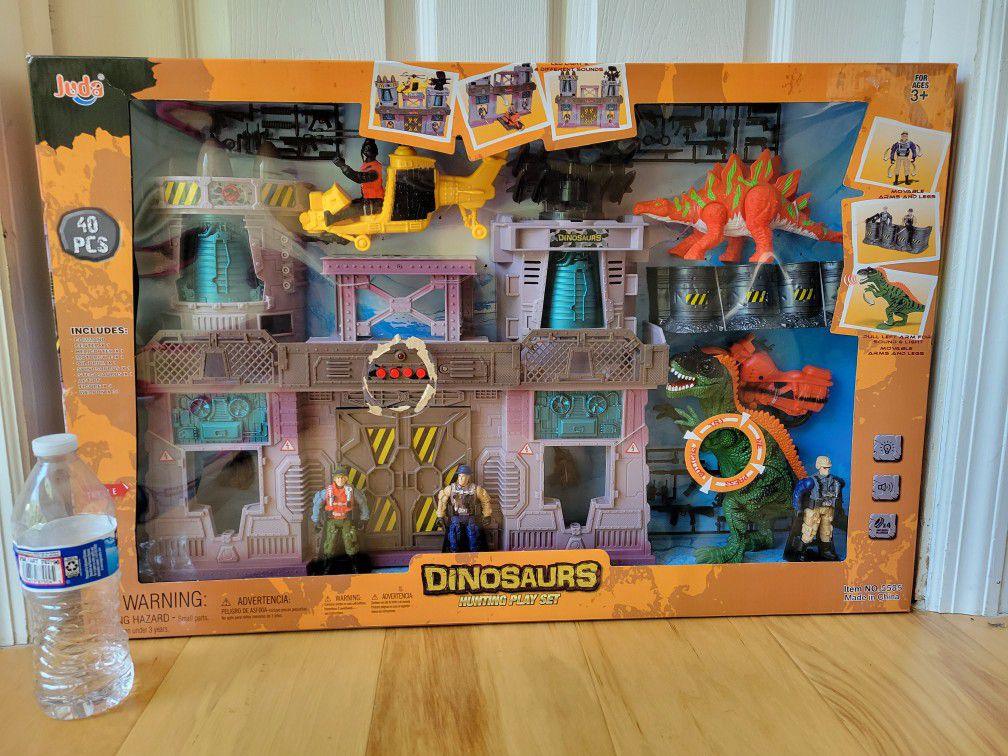 Juda Toys A Huge Dinosaur Hunting Set 40 Pieces