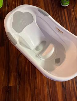Infant bathtub