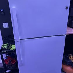 GE Refrigerator 
