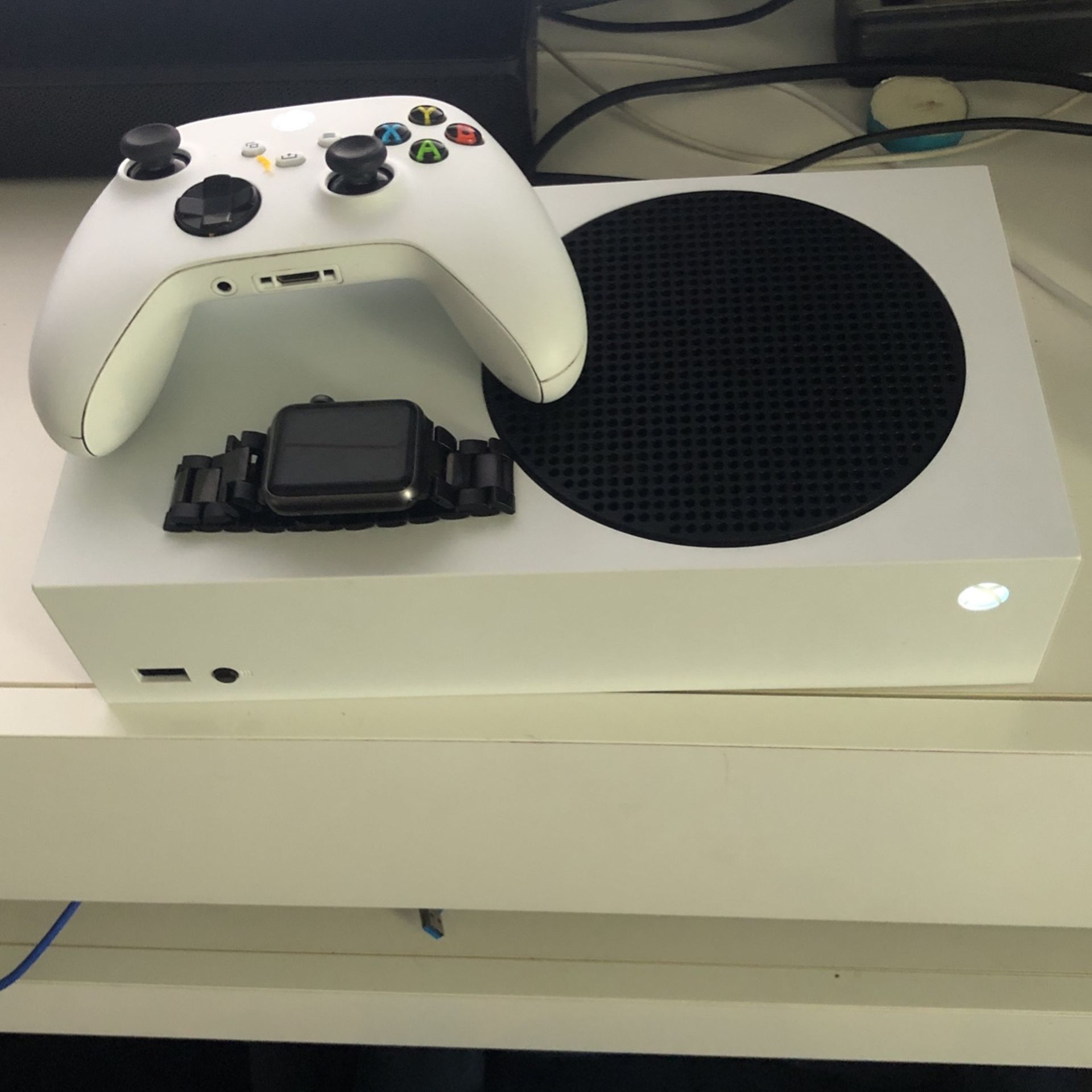 Xbox Series S & Apple Watch