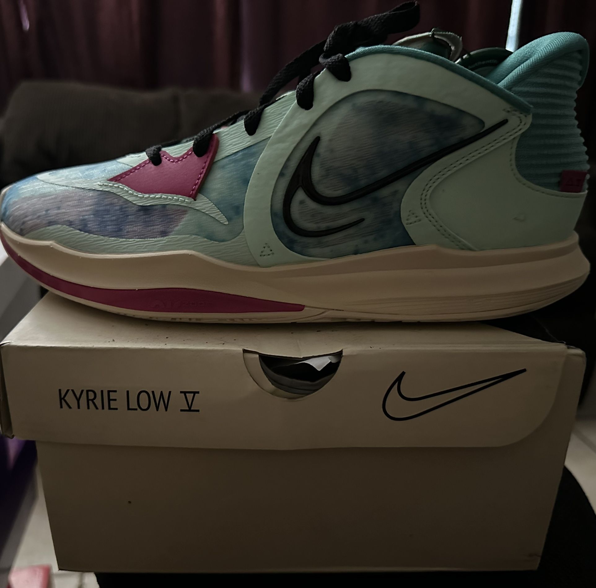 Kyrie Irving Men's shoes