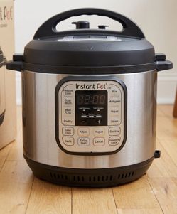 Instant Pot Electric Pressure Cooker / Multi-Cooker (Open Box)
