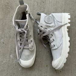 Palladium Women’s Boots Pampa Hi size 7