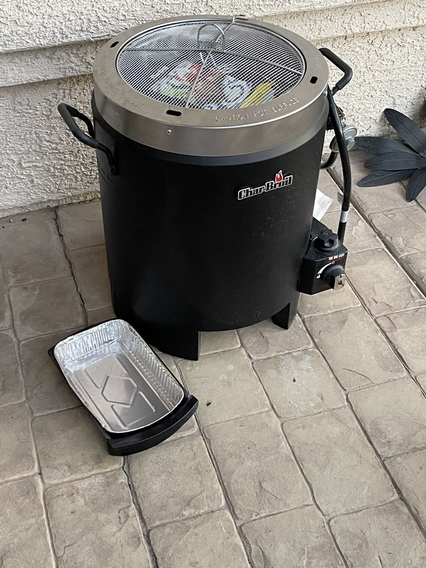 Charbroil The Big Easy Oilless Turkey Fryer for Sale in North Las
