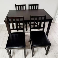 Like New Dining Table and 4 Chairs