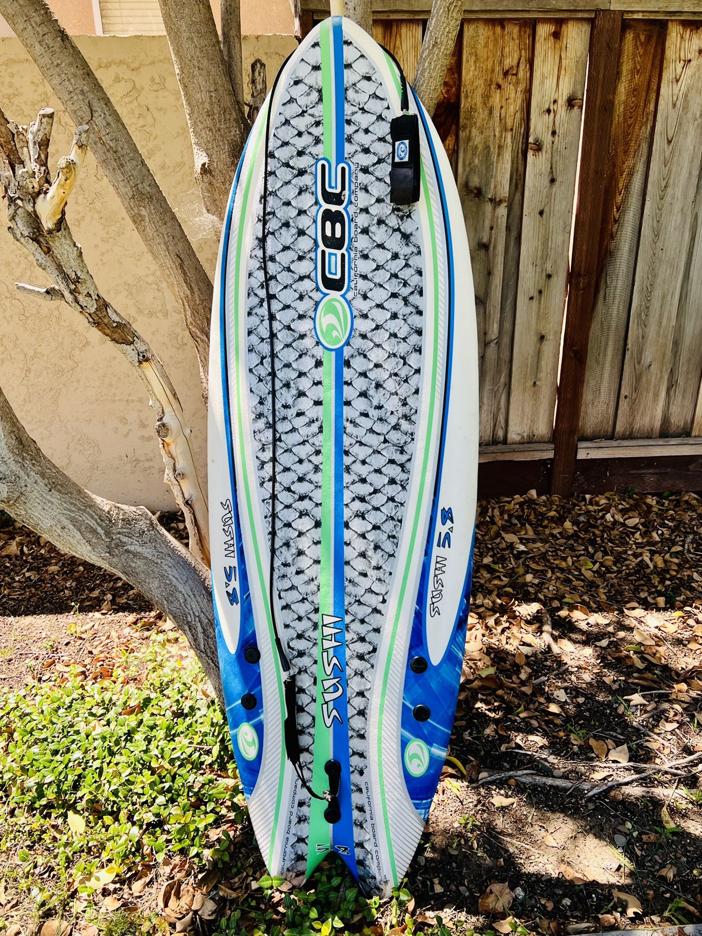 SUSHI 5.8 CBC SURFBOARD WITH ANKLE TETHER MANY GOOD RIDES LEFT