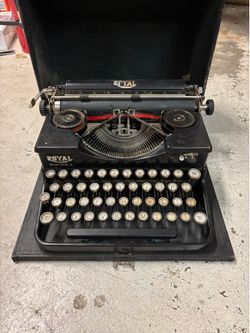 Antique Royal Typewriter