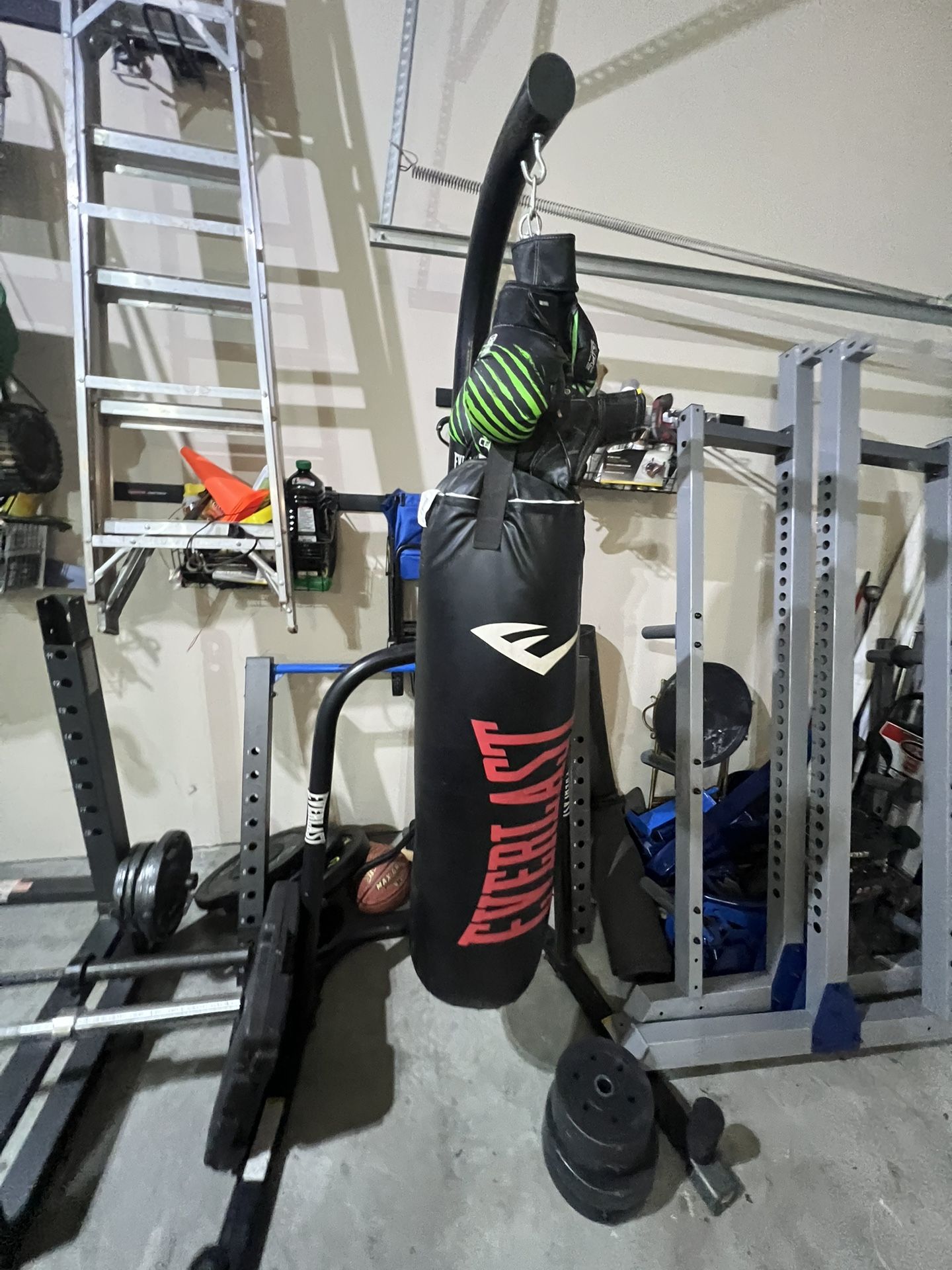 Punching bag/boxing bag
