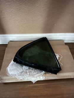 Is250 Rear Right Side Passenger Quarter Window