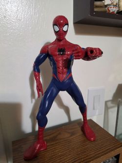 Hasbro 2020 Spider-Man 13-Inch Talking Electronic Action Figure