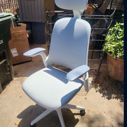 SUNAOFE Boss Pro Leather Office Chair  Executive comfort, redefined. Where authoritative style meets ergonomic relaxation. Seamless recline. 125° tilt