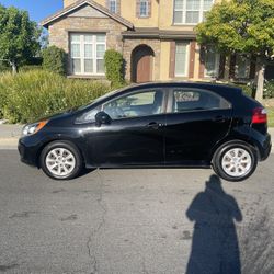 2012 Kia Ria Miles 134 Black And Color