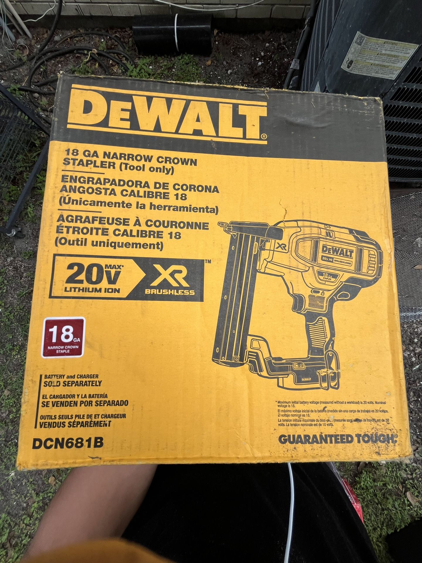 DEWALT 20V MAX* Narrow Crown Stapler, 18GA, Tool Only (DCN681B)